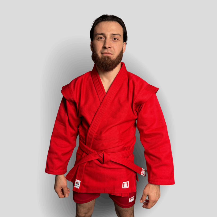 Kurka de sambo rouge approuvée FIAS. Porté par un homme