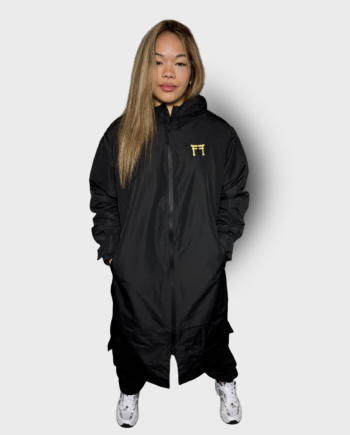 parka de sport Tōshu face porté par une judoka